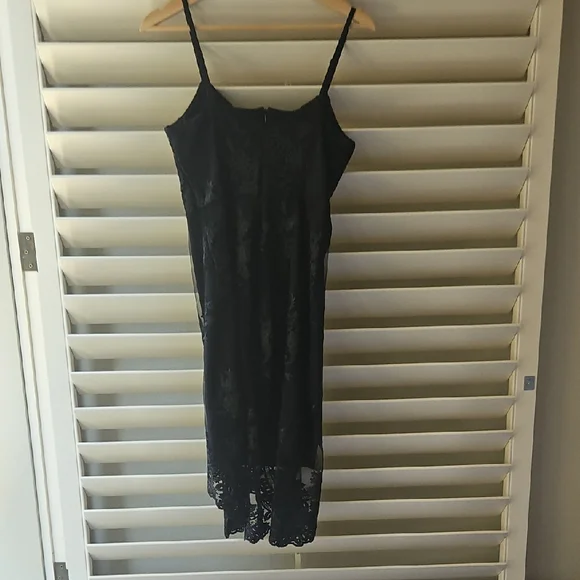 GUESS Elegant Black Lace Dress - Picture 3 of 5